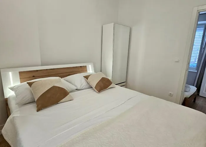 Marin Apartment Split